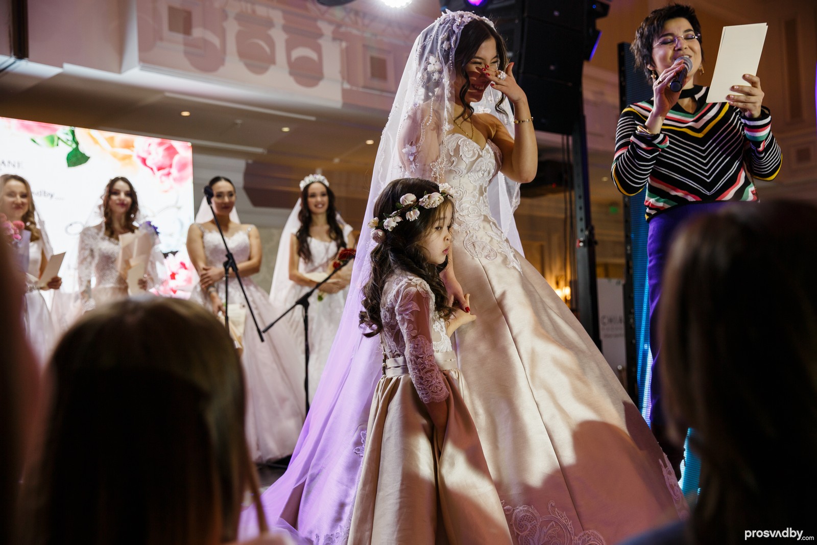 Свадебная фея Евгения Евстегнеева рассказывает историю предложения руки и сердца каждой конкурсантки 
