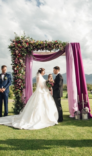 Современная классическая свадьба в Алматы: purple love Никиты и Виктории + lovestory на природе