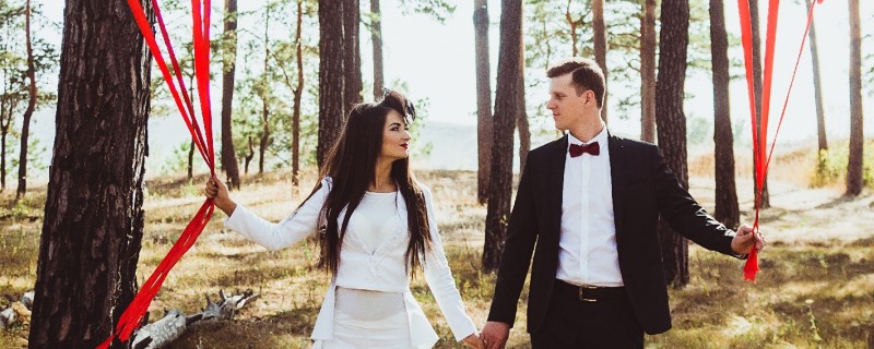 Осенняя свадьба Надежды и Сергея: белый фрак вместо свадебного платья Осенняя свадьба Надежды и Сергея: белый фрак вместо свадебного платья