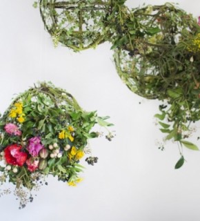 Мастер-класс: как сделать висячие цветочные шары и идеально украсить праздничный стол Мастер-класс: как сделать висячие цветочные шары и идеально украсить праздничный стол